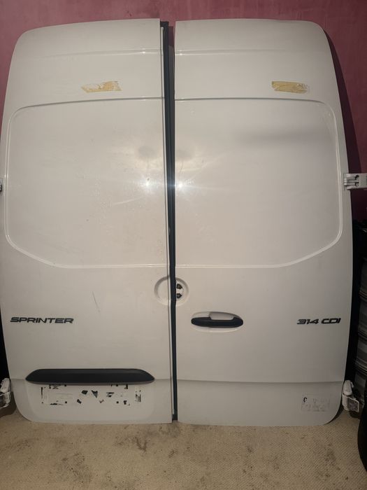 Двері задні Mercedes Sprinter 907