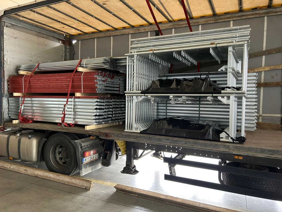Nowe rusztowanie stalowe, typ Baumann z podestami roboczymi alu-sklejka 3,07 m 10,4 m x 9,21 m = 95 m 2