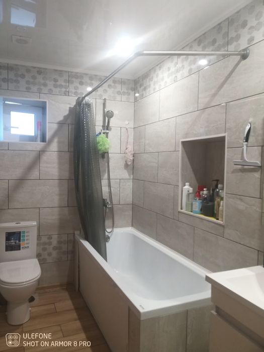 Продам  частину будинку  в центрі міста.