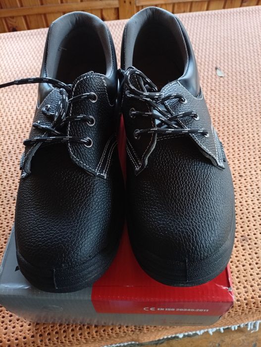 Продам нове робоче взуття.