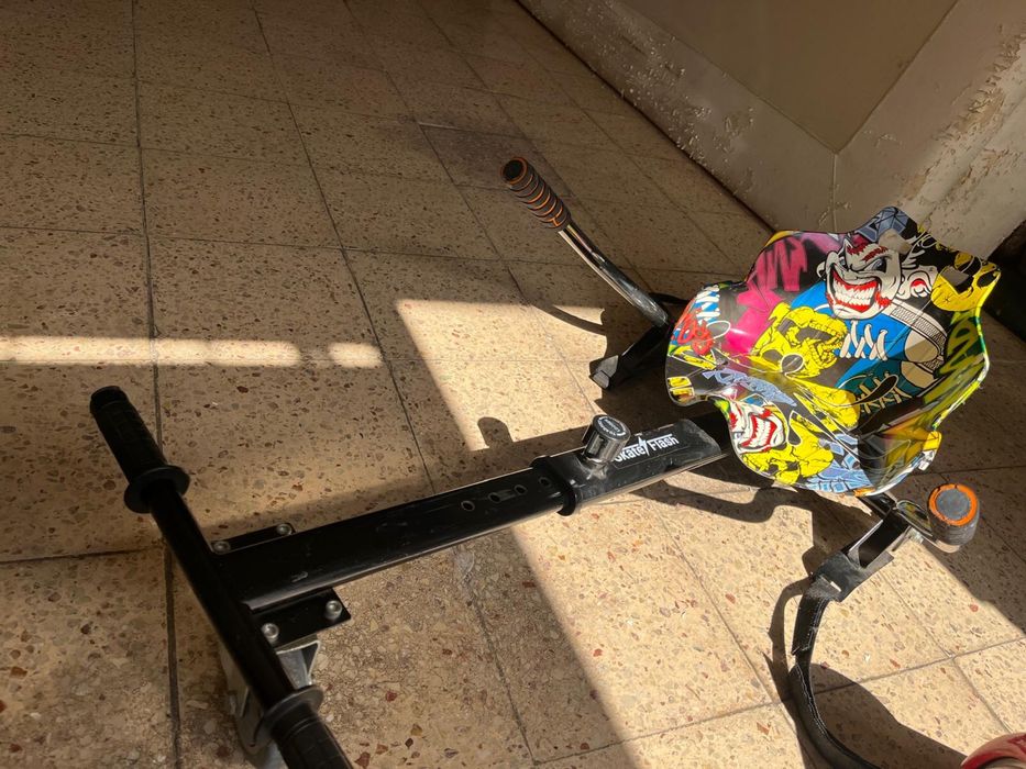 Vendo Hoverboard com kart.