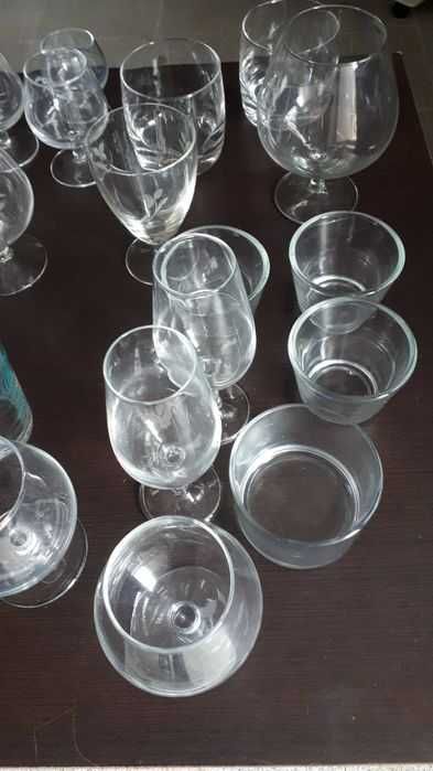 Conjunto copos e shaker com medidas. 29 unidades tudo por 7,50 euros