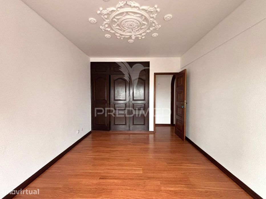 Apartamento T3 central para arrendamento