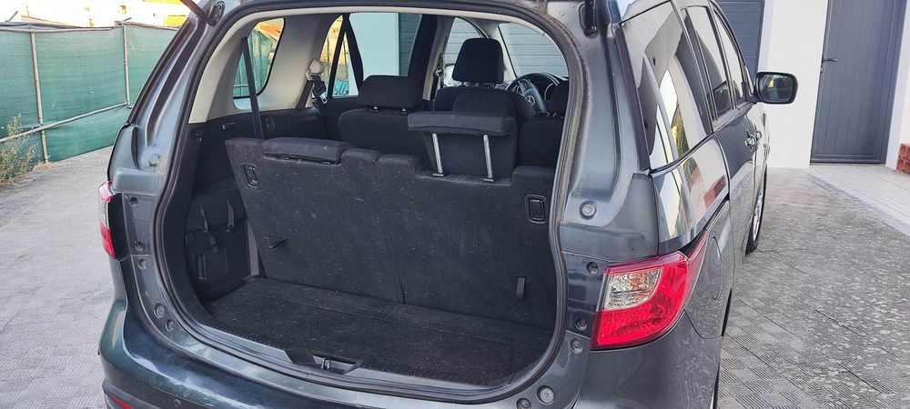 Mazda 5 1.6 diesel (7 lugares) Classe 1 na AE. Nacional 3/2011