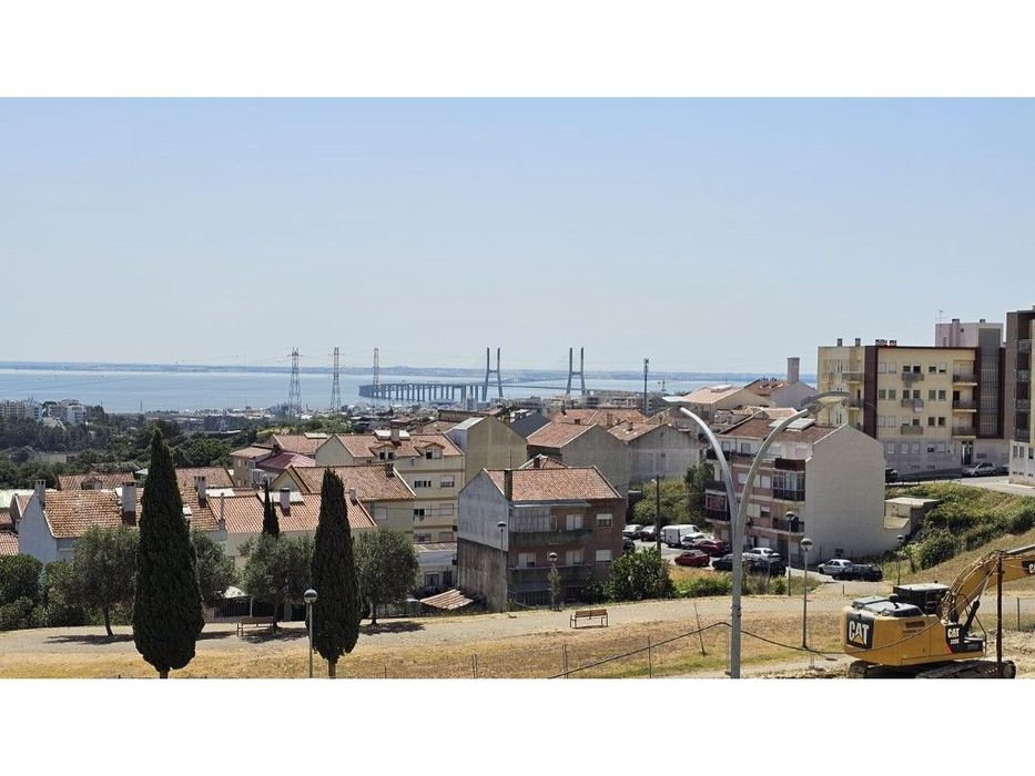 Apartamento T3 com Parqueamento em Camarate - Excelente Oportunidade