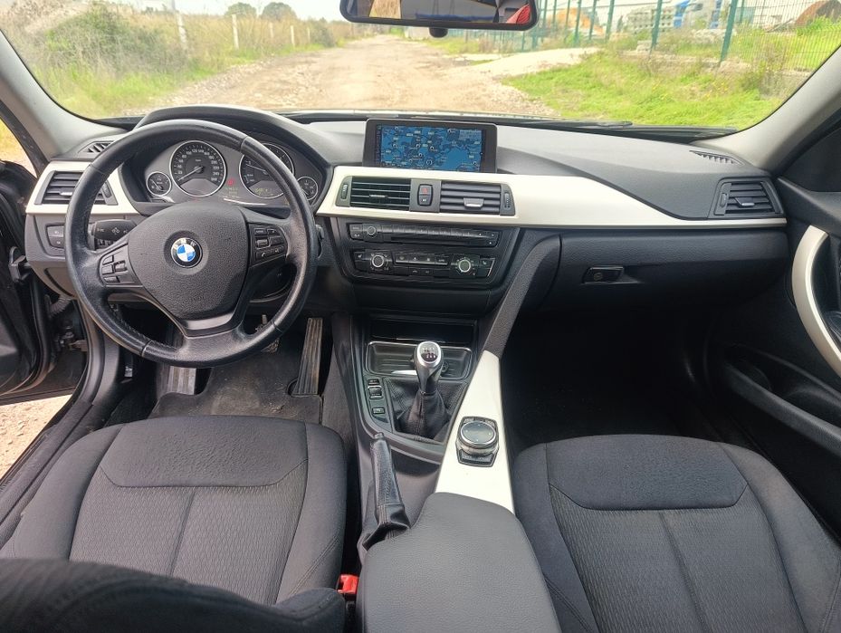 BMW 318 D Touring Navi - 2013