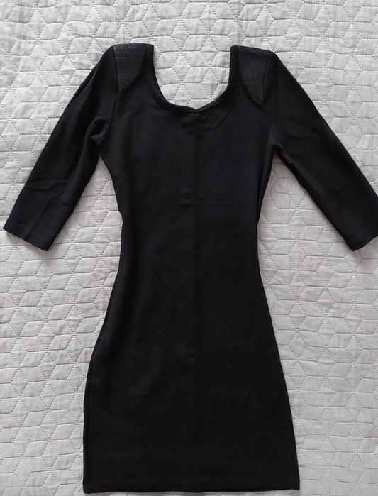 Czarna sukienka CUBUS