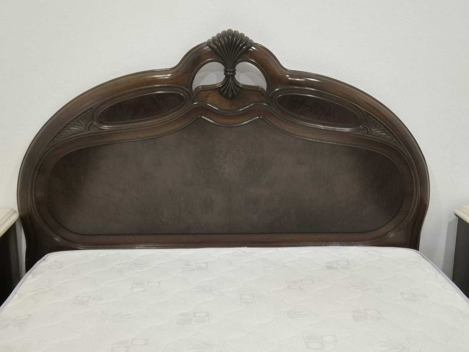 Quarto de Casal Completo em Madeira Maciça Raiz de nogueira  | Roupeiro, Cama, Cómoda, Mesinhas e Espelho