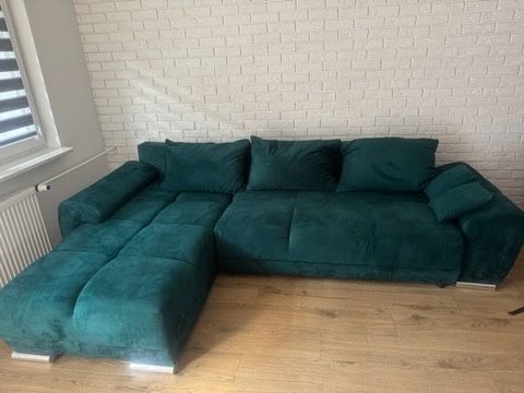 Narożnik rozkładany butelkowa zieleń z funcją spania. Kanapa narożna.