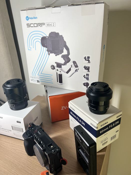 Kit Completo Sony ZV‑E10 + Lentes + Gimbal + Acessórios – Como Novo