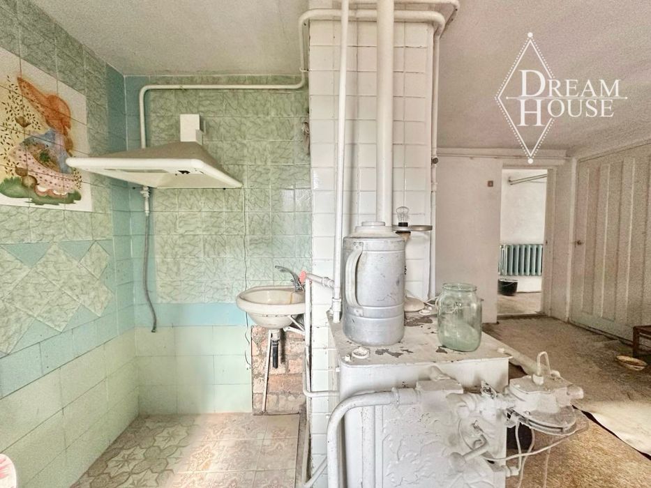 Продаж будинку з білої цегли