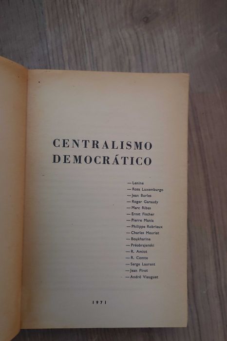 Livro “Centralismo democrático”