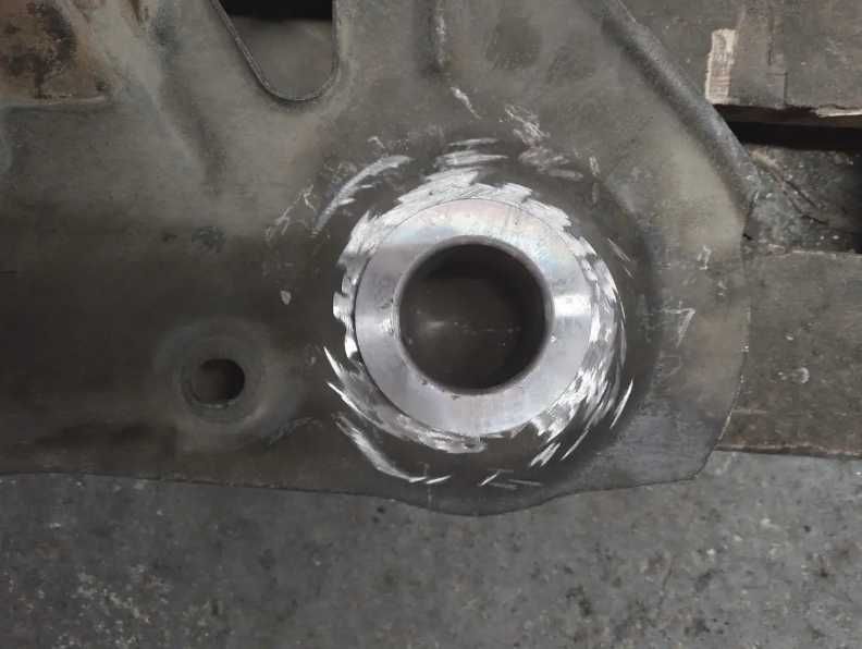 Вкладиш корпус салінблоку балки підрамника Виваро Трафик Примастар