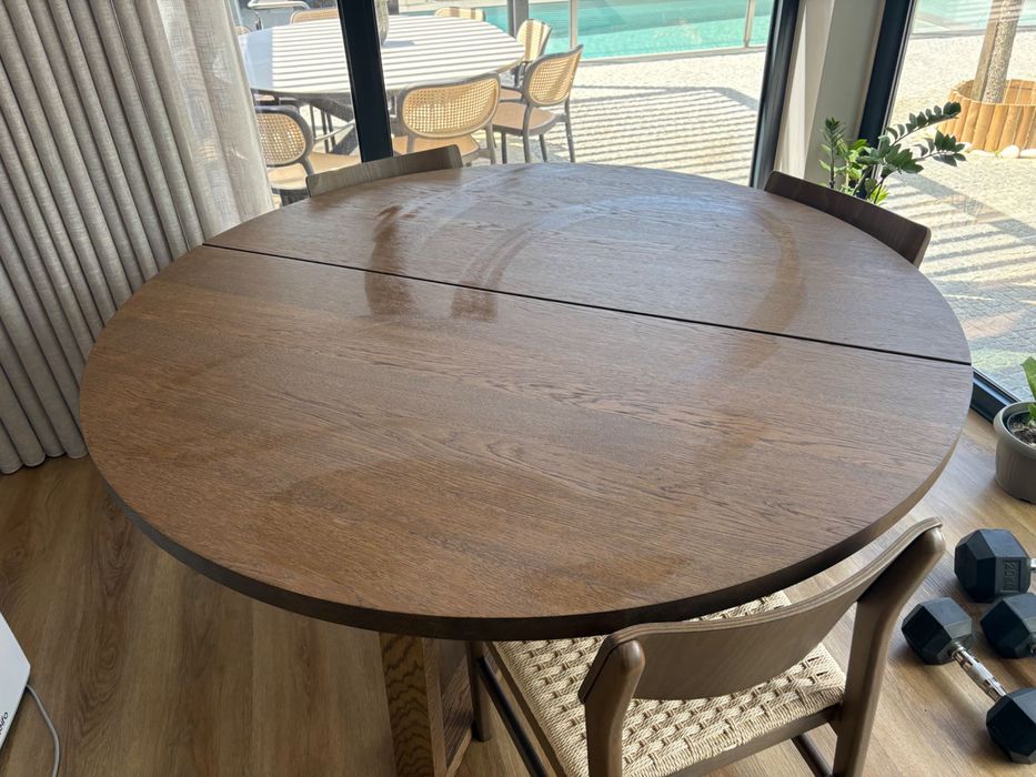 Mesa com 4 cadeiras - NOVA