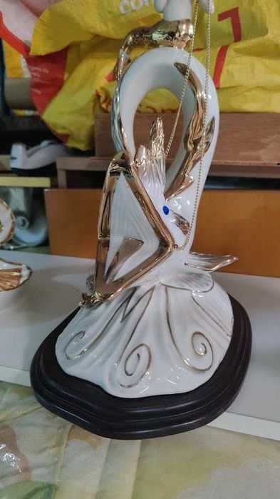 Estatuetas  decorativas  em Cerâmica e Porcelana Fina