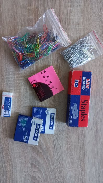 zestaw szkolny,  biurowy, zszywki, spinacze, gumka