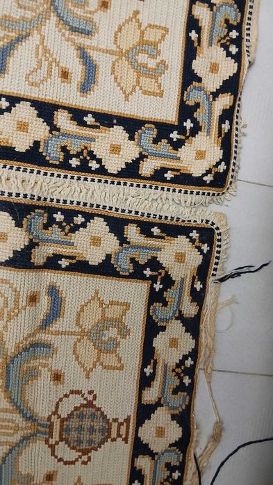 Par de tapetes de arraiolos de quarto