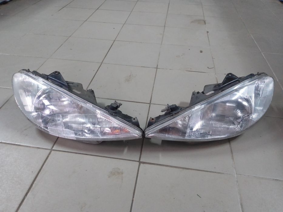 Передні фари  Peugeot 206