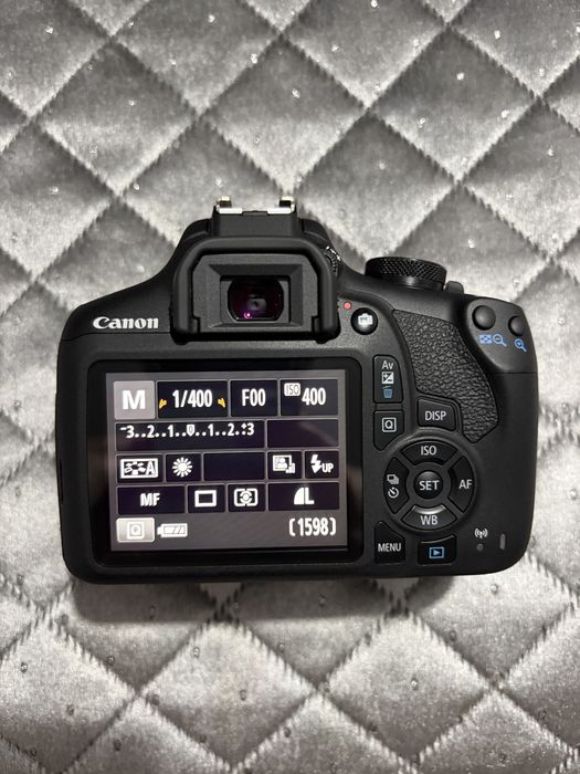 Kit Maquina Fotografica CANON EOS 2000D