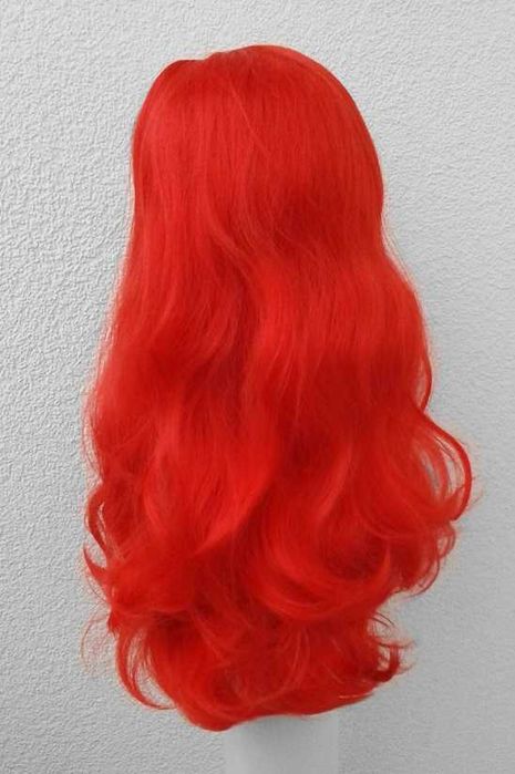 Czerwona długa peruka z przedziałkiem falowana bez grzywki cosplay wig