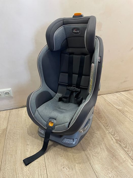 Дитяче автокрісло Chicco NextFit