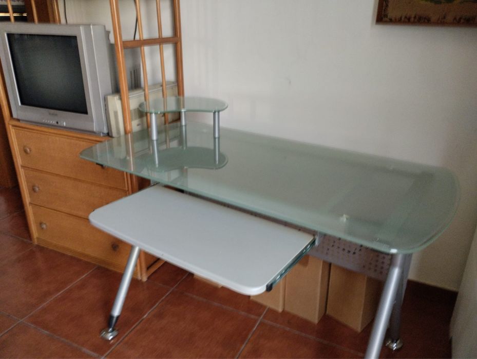 Conjunto cadeira e secretária