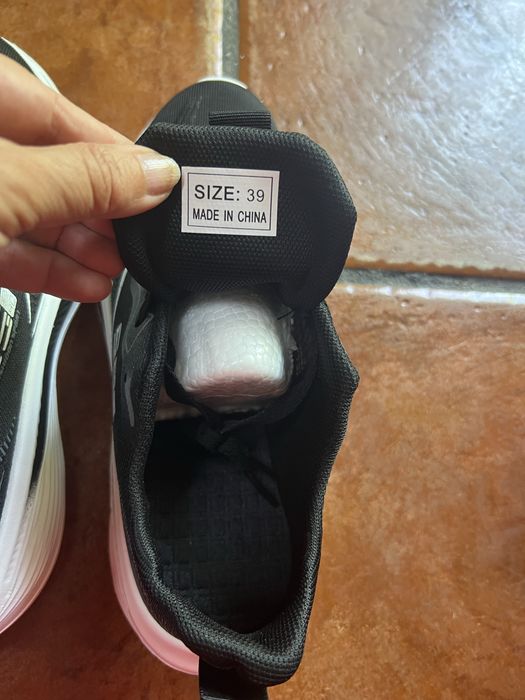 Vendo ténis pretos