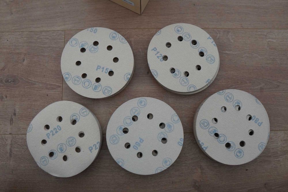 Lixadora Black & Decker – 230W / 14.000 rpm + Lixas