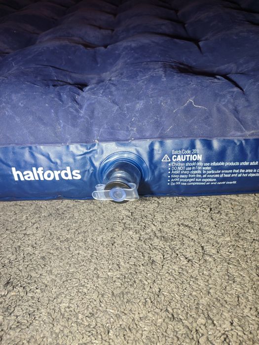Надувний матрац halfords 137х191 см (double) — відмінний стан
