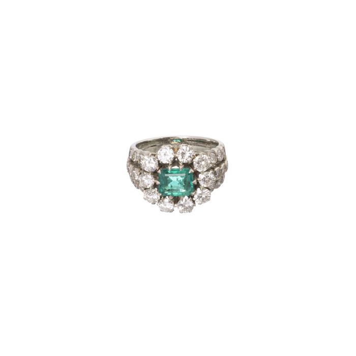 Joias - Anel em ouro 19.2K; diamantes e esmeralda