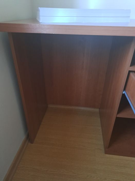 Cadeira e secretária escolar