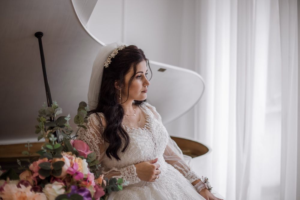 Сукня весільна пишна з шлейфом