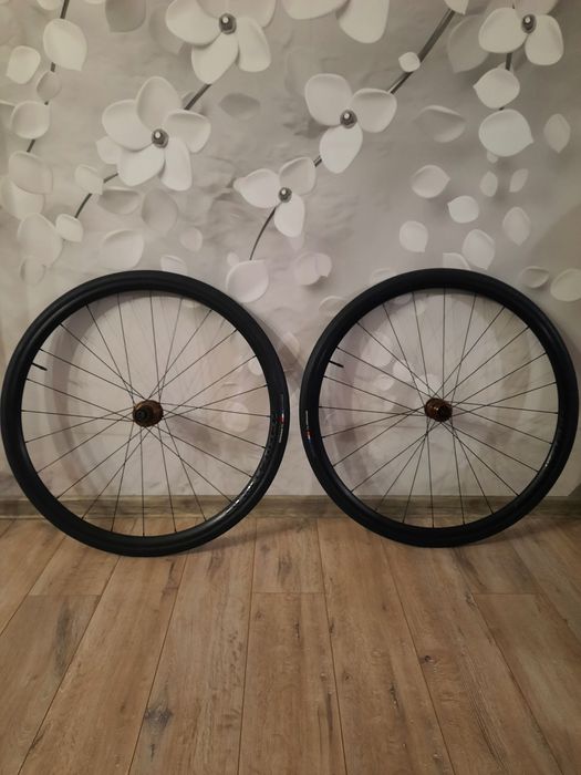 Koła Bontrager Paradigm SL z oponami i dętkami tpu