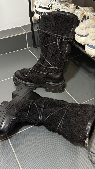 Зимові чоботи, снігоходи, місяцеходи,  черевики