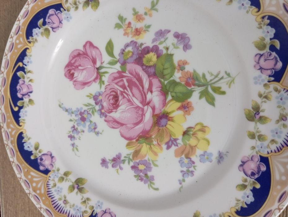 Prato decorativo em porcelana