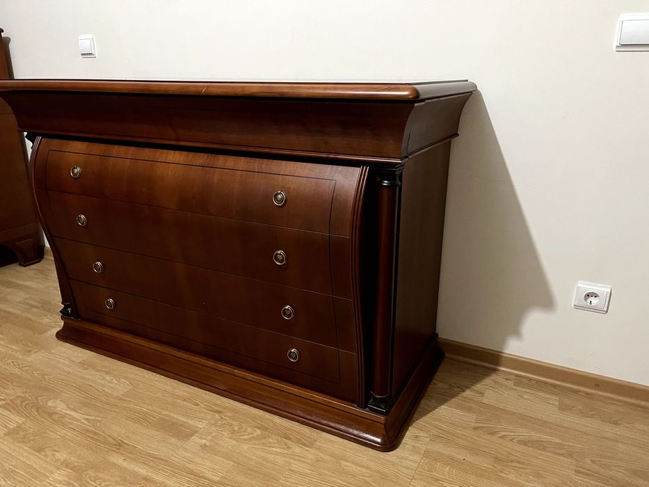 Cómoda em madeira maciça e espelho