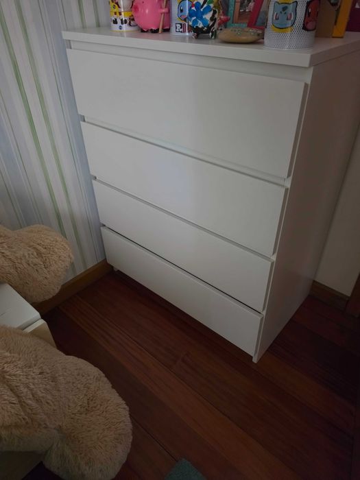 Comoda 4 gavetas IKEA