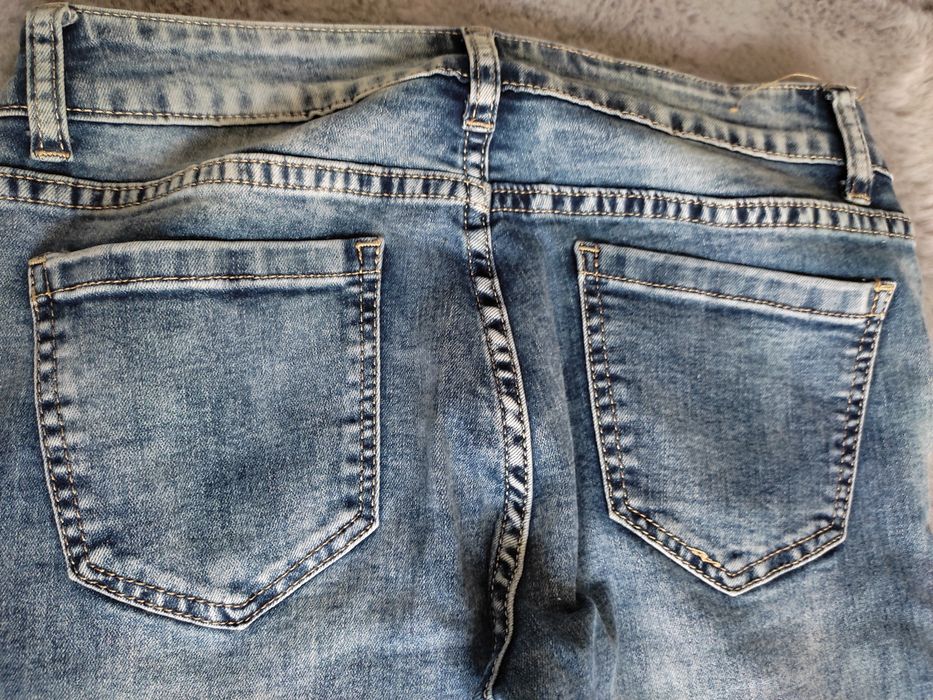 Elastyczne jeansy rurki wiązania rewelacyjne