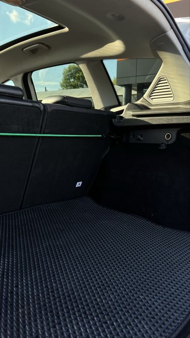 Продам білий кроссовер Ford Kuga