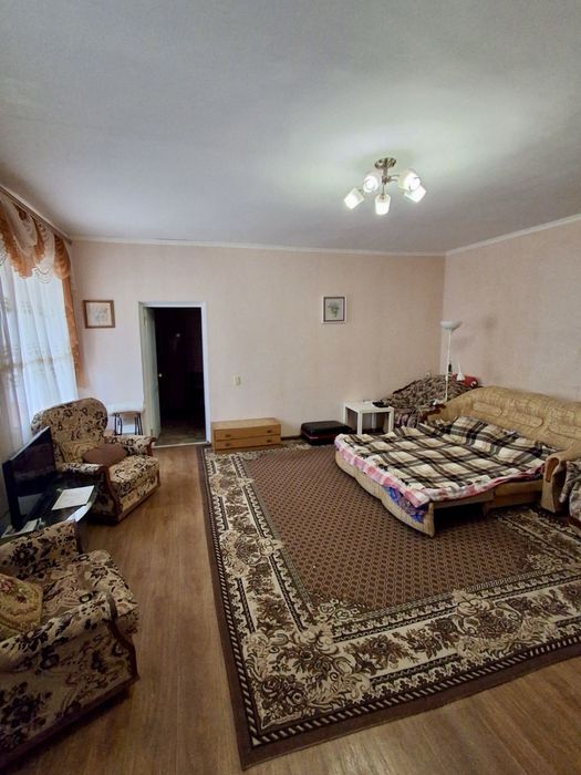 Редкий вариант .Квартира  на земле со своим двором и местом под авто  и АГВ. Червоный Хутор. Є відновлення. Ваучер