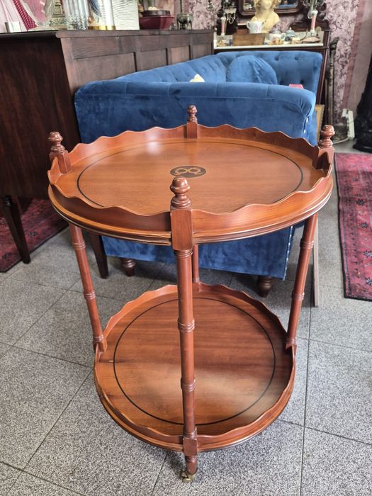 Mesa de apoio redonda com marchetaria. Peça de distinção.