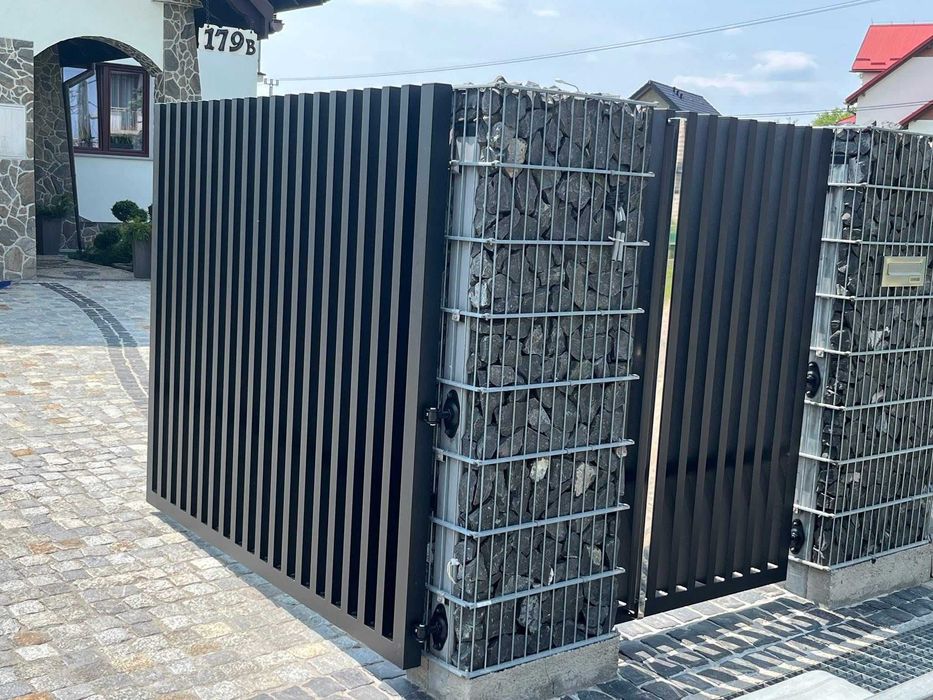 ogrodzenie grzebieniowe aluminiowe pionowe profile mur betonowy L