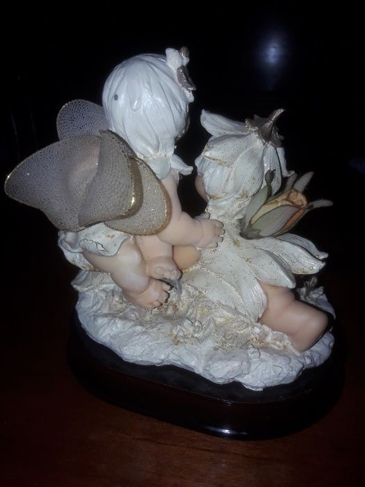 Conjunto d/4 anjos cada 2 juntos no respectivo suporte em madeira