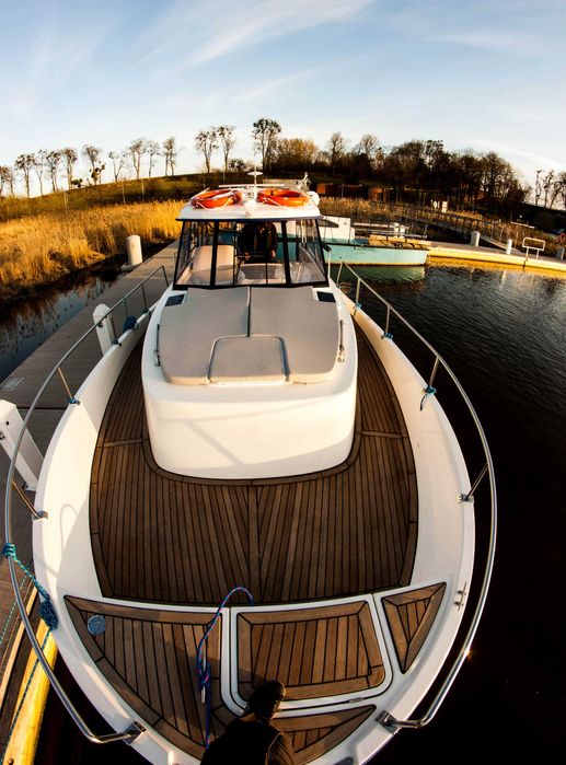 Nautika 830 MC Houseboat Jacht motorowodny Jacht spacerowy Motorówka