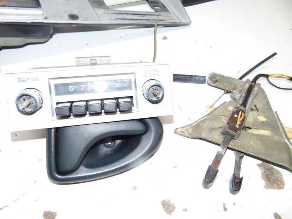 Datsun 1200 conta km´s/Rádio e + peças