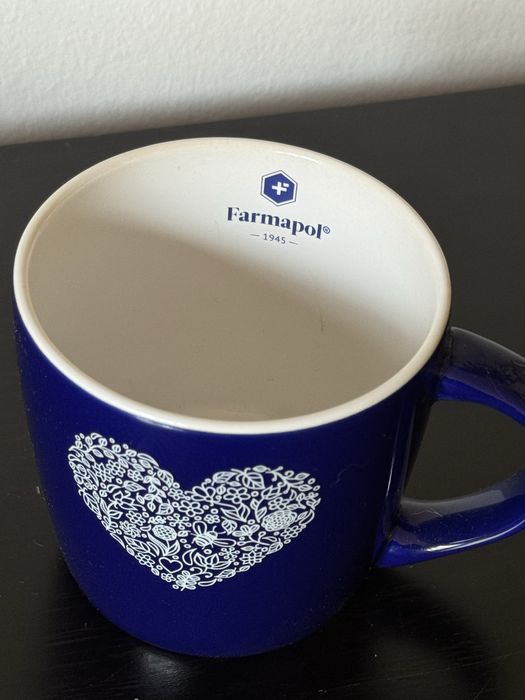 Kubek Farmapol  niebieski serduszko