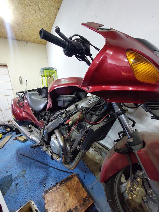 Запчастини Honda Deauville NT650 2000 рік