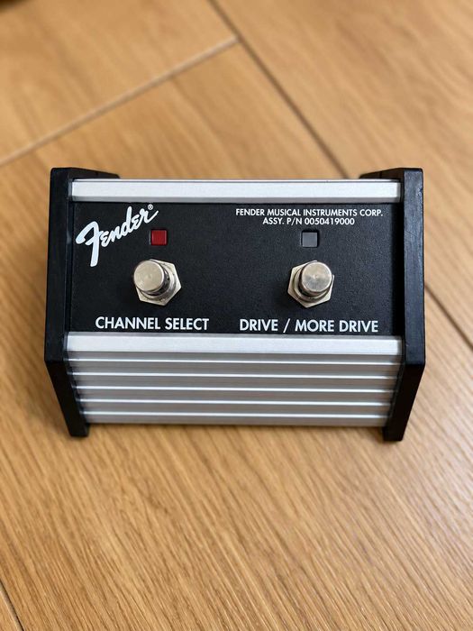 Fender Hot Rod Deluxe Texas Red Limited Edition 40W + footswitch