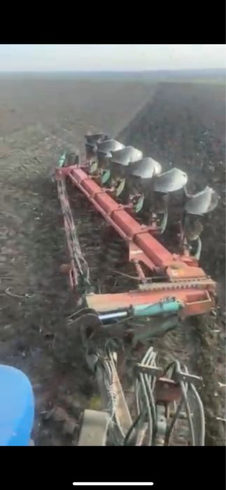 Трактор NewHolland 300 кіньських сил