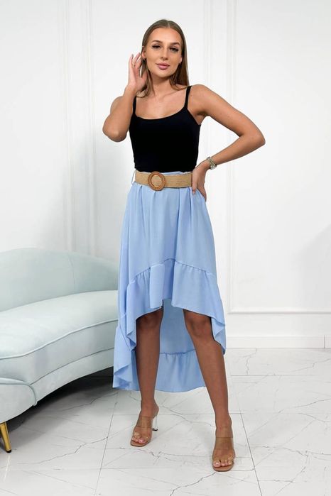Niebieska spódnica z dłuższym tyłem i paskiem – elegancka, modna